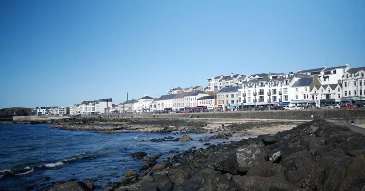 Enfield Street House Behind Portstewart Promenade With Partial Sea View From Front 3 Bed Sleeps 7 빌라 외부 사진
