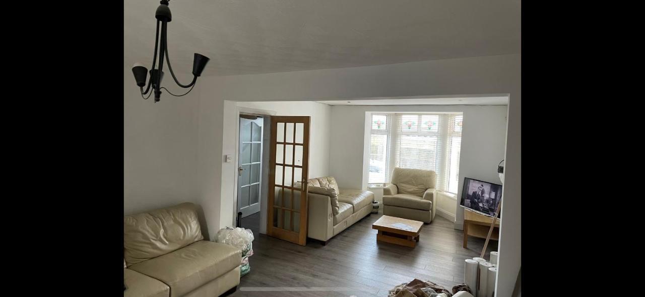 Enfield Street House Behind Portstewart Promenade With Partial Sea View From Front 3 Bed Sleeps 7 빌라 외부 사진